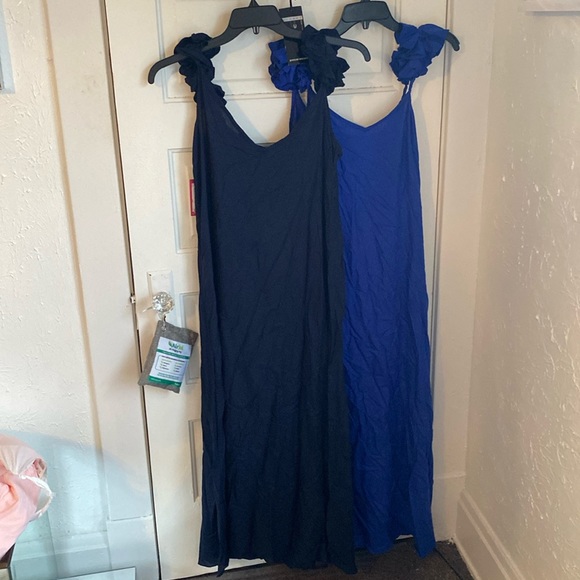 I have two Maxis that I bought from Dillards. They were 129 each - Picture 1 of 4